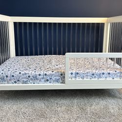 Delta 4-in-1 Acrylic Convertible Crib