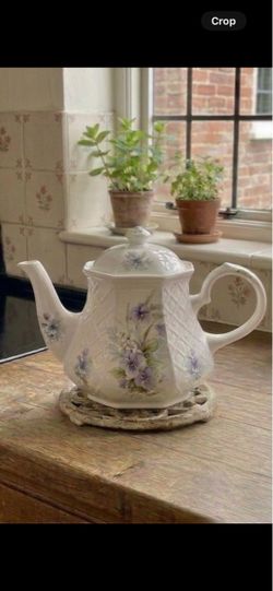 Sadler Windsor Floral Teapot Made in England