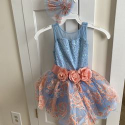 Party dress age 2/3 with hair clip.