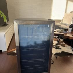 Wine Cooler/ Mini fridge 