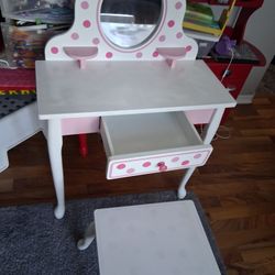 Vanity Mirror With Stool 