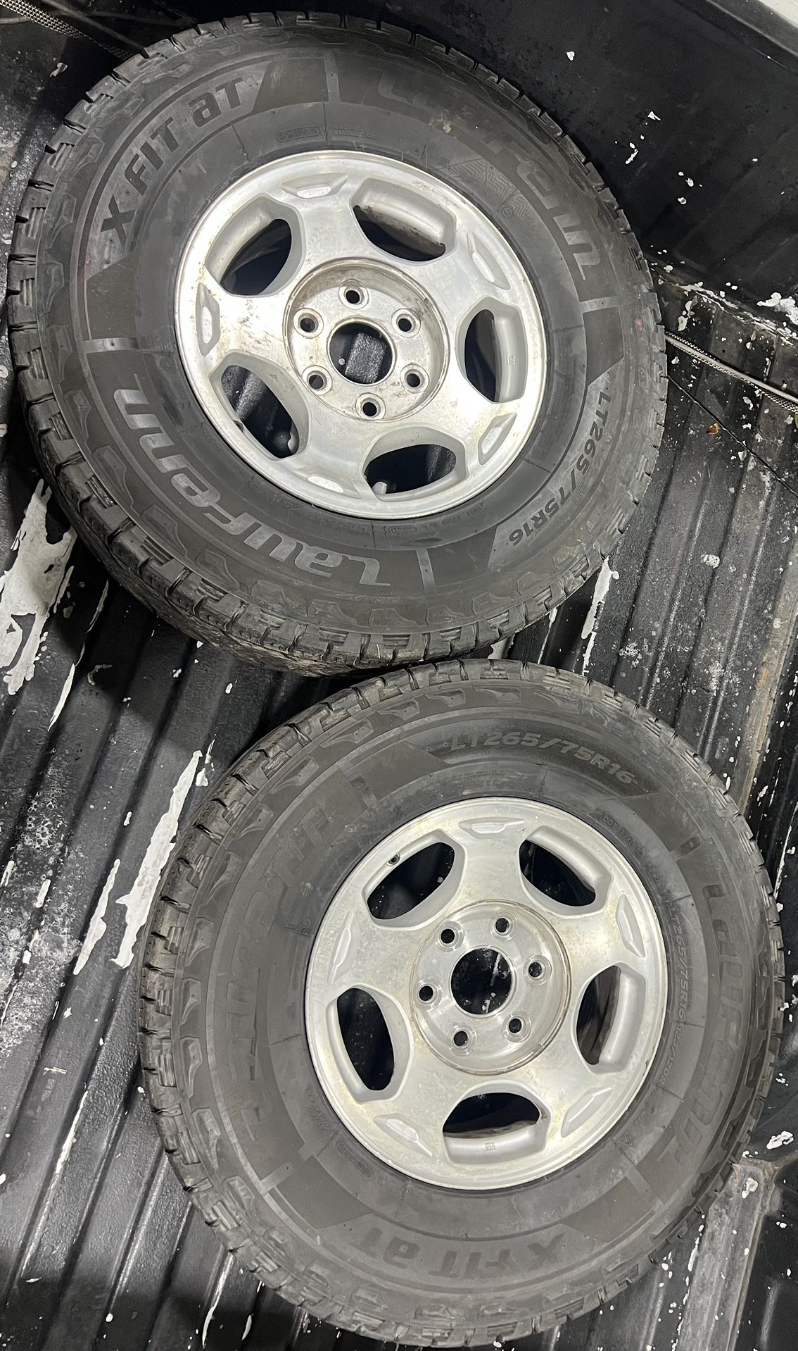 (2) 16β Chevy Silverado Rims ( CASH $$ )