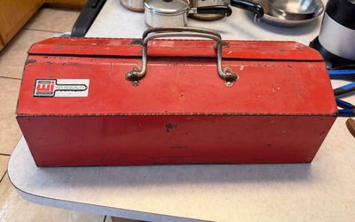 Vintage Waterloo Industries Inc. metal tool box 21x8x7”