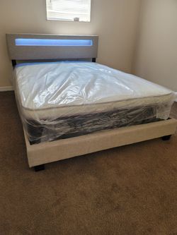 NEW QUEEN-SIZE PILLOW TOP MATTRESS AND BOX SPRING 💤