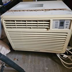 Samsung a Window Unit Works Great Blows Cold 12300 btu large unit