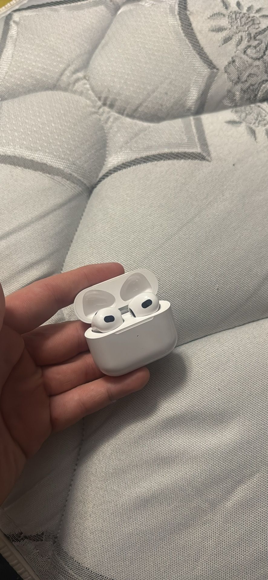 Airpods with MagSafe charging case
