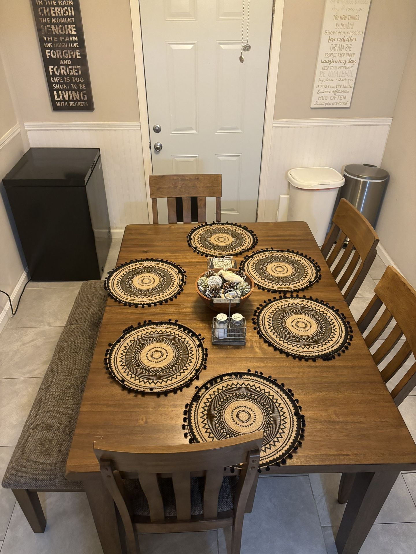 Dining Room Table / Kitchen Table 