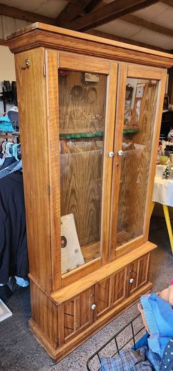Solid Wood Gun Cabinet – Glass-Front Display Cabinet with Felt-Lined Rack