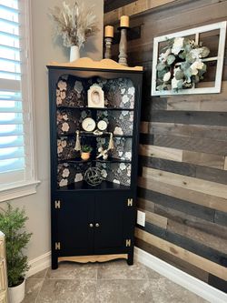 Corner Bookshelf w/cabinet storage