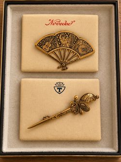 Vintage-Style Gold Tone Fan & Ornate Sword Brooch Set – 2 Unique Collectible Pins