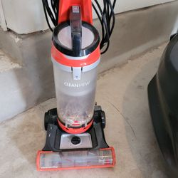 BISSELL - CleanView Upright Vacuum Cleaner - Black/Red
MODEL 2487