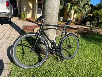 Fixie bicycle L size. Very fast