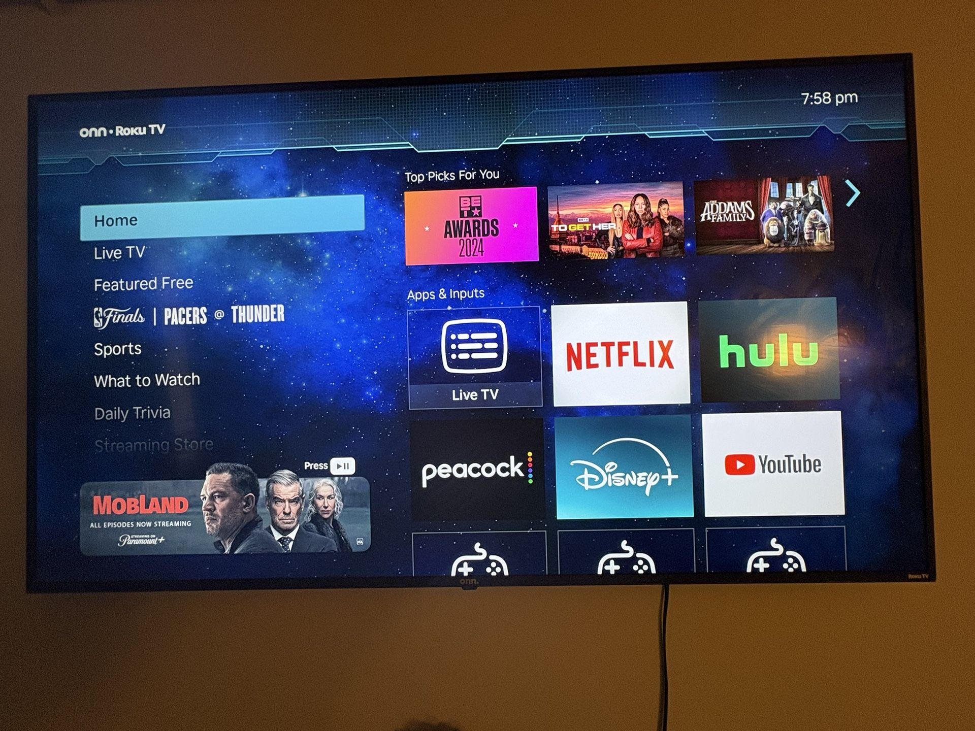 65” Onn Roku Smart Tv GREAT CONDITION