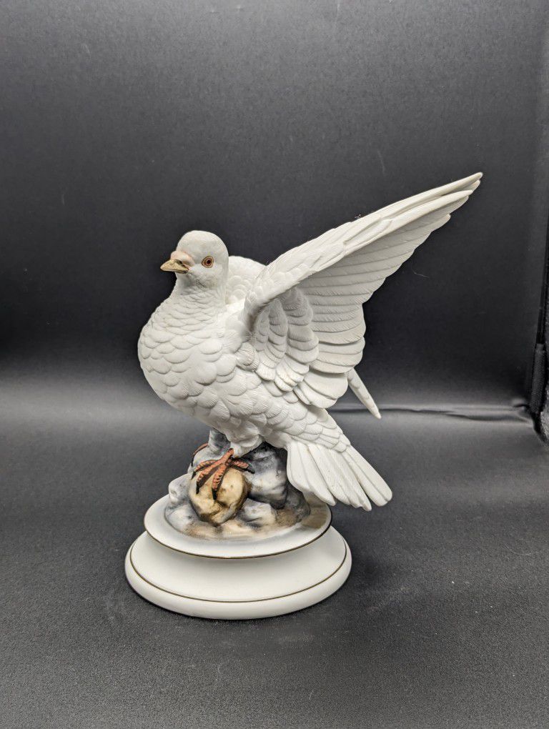 VTG  ANDREA BY SADEK-JAPAN White Porcelain Dove. Mint.