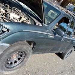 TOYOTA TACOMA!!!!PARTS NOT SALE TRUCK 