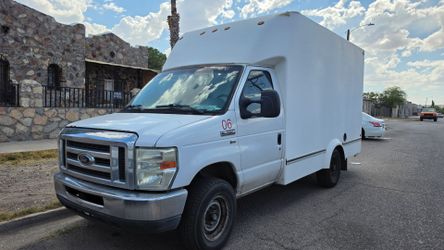 4 2014 to 2014 Chevy and Ford 12ft box trucks