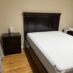 Raymour & Flanagan Altair Queen Bedroom Set Night Stand & Dresser 