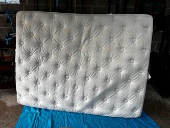Queen mattress Simmons Beautyrest Classic