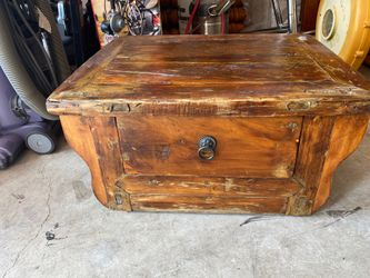Primitive antique end table. No nails in construction. 22x 17x 11 high