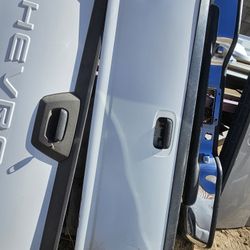Silverado Sierra Tailgate
