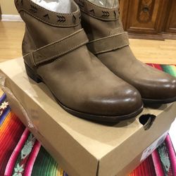 Ugg Size 7 Like New Condition 