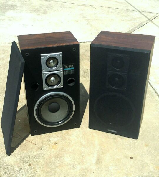 Vintage Pair of Sanyo Model SS-540 Speakers
