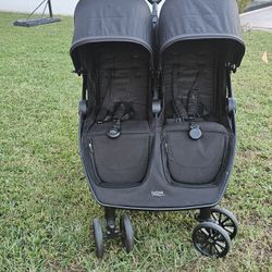 Britax B Lively Double Stroller... Great Condition 
