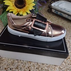 Quipid Womens Reba Gold Sneakers 