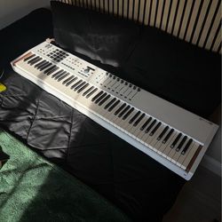 Arturia keylab 88 MIDI controller