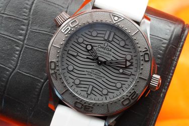 2023 Omega Seamaster Diver 300M 43.5 Black Dial Aftermarket Rubber Strap (210.92.44.20.01.003)