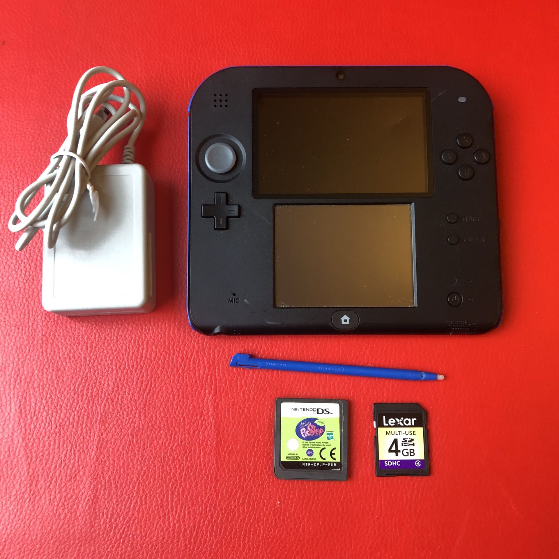 Nintendo 2DS w/ 4GB memory card, charger & game