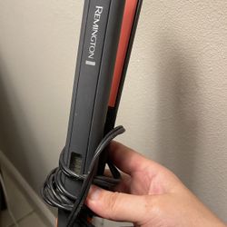 Remington hair straightener works perfect!!!