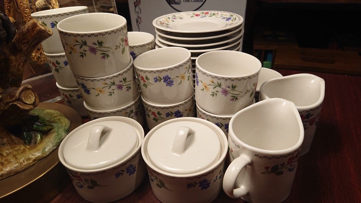 30 PCS. 90's Farberware Stoneware ENGLISH GARDEN 225