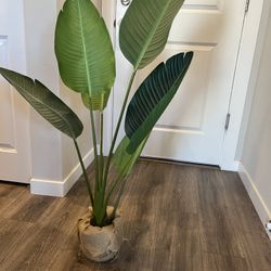 Gorgeous Faux Tropical Plant Tree Approx 4.5 -  Feet Tall