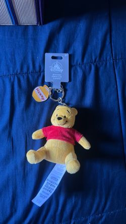 Plush Winnie the Pooh keychain disney parks new