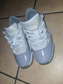 Air Jordan 11 Low Cement Grey (size 9)