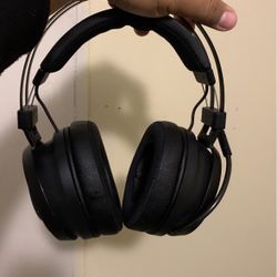 Bluetooth Headset And Monitor 75 Hz 