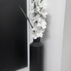 Large Black Vase With Flowers 
