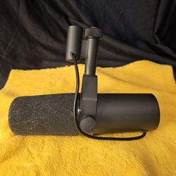Shure SM7B Dynamic Microphone – Studio Quality, Excellent Condition!