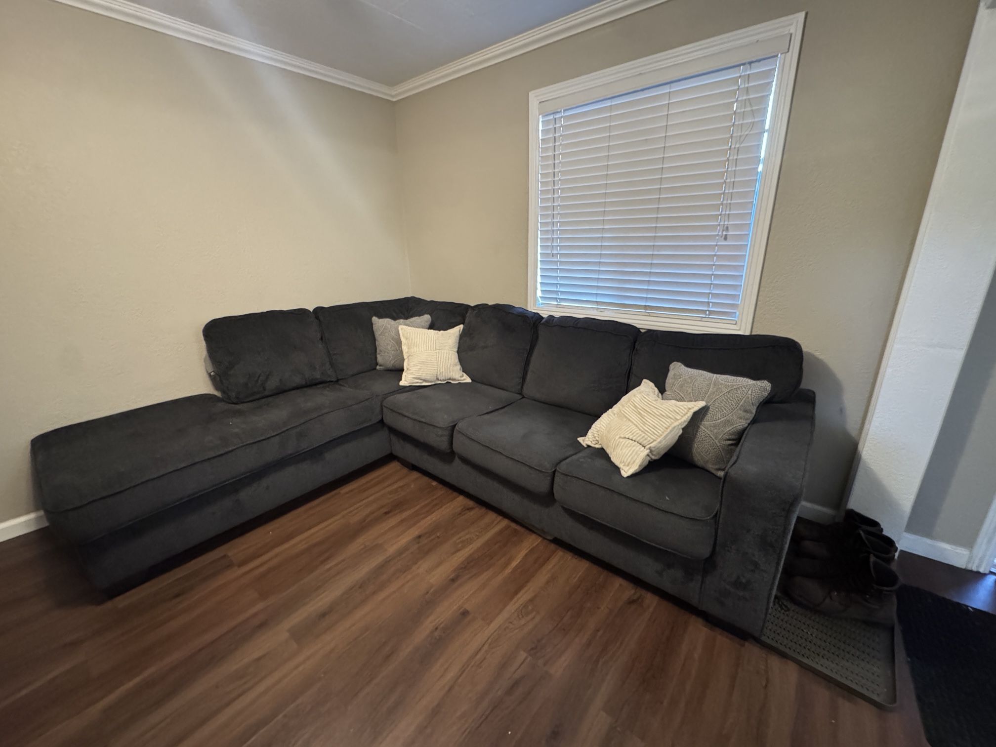 Ashley Furniture Sectional – Excellent Condition – $450 OBO  (Los Angeles)