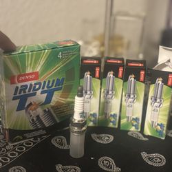 Spark Plugs Lexus Mercedes Toyota Lexus Mazda BMW Chevy Subaru Volkswagen