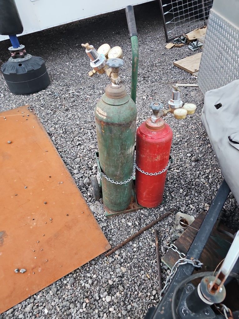Tanks Welding With Gagues