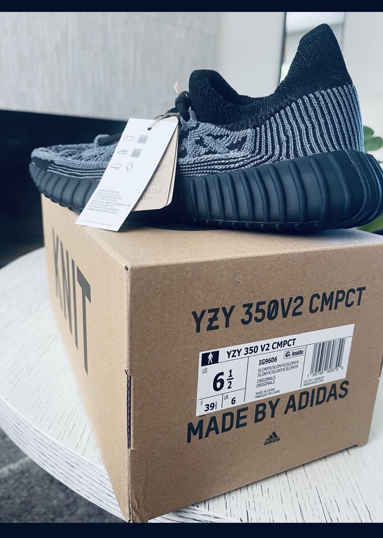 YEEZY 350 V2 CMPCT