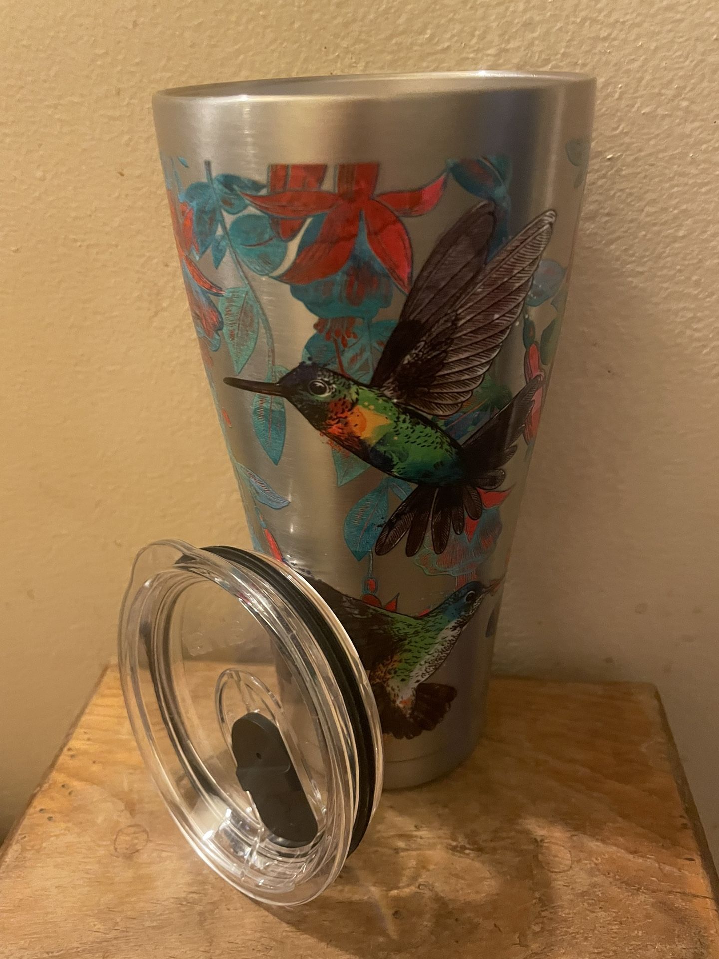hummingbirds!!!Tervis Tumbler drinking cup. 30 ounces new.