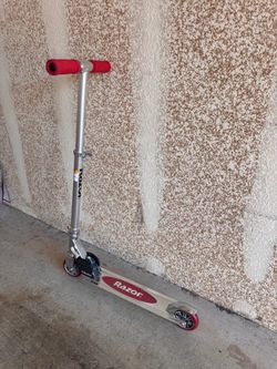 Curbside Razor scooter