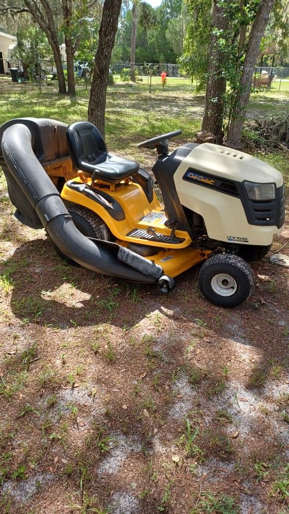 Cub Cadet Ltx1045 Riding Mower With Bagger