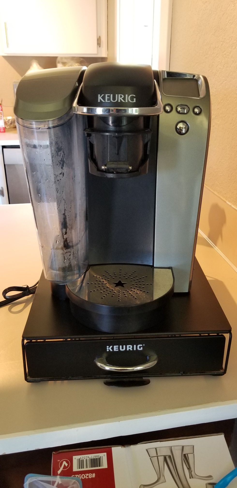 Keurig coffee maker w/ holder