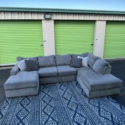 Gray Sectional 🛻Free Delivery🛻