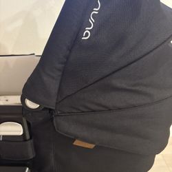 Nuna MIXX Bassinet.  Attaches To Stroller 