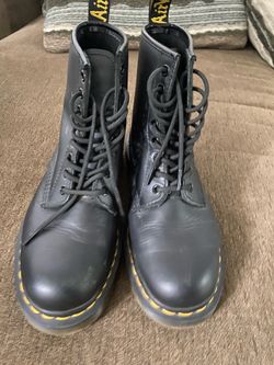 Doc martins size 7 men’s 8 women’s